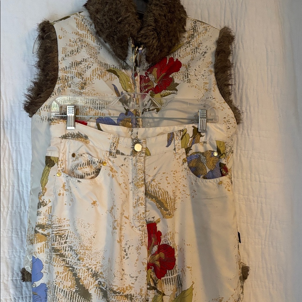 (OBERMEYER FLORAL JACKET)and Pants Set
Wore 1 Time ;)